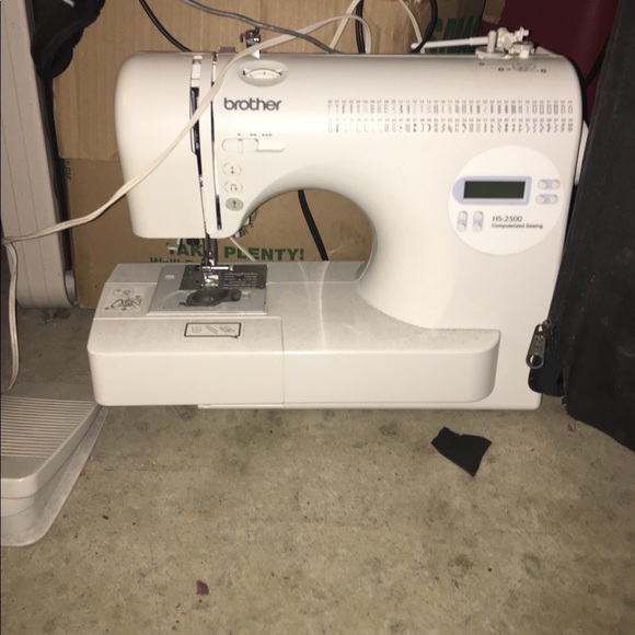 Sewing machine - Picture 2 of 6